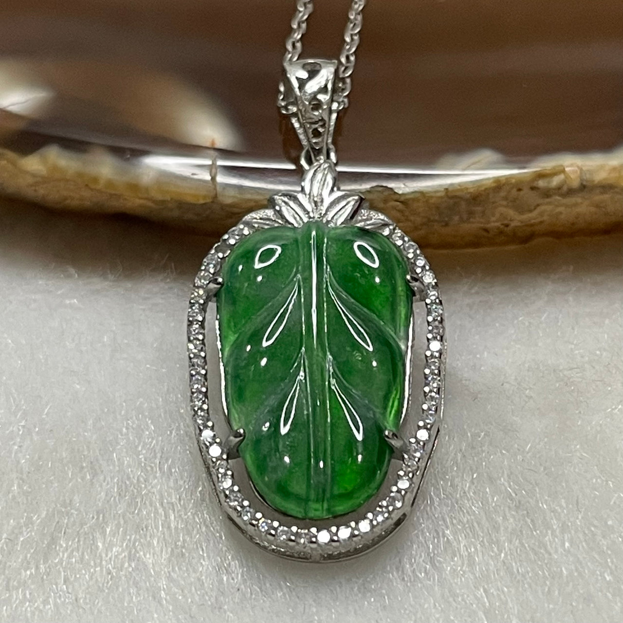 Type A Green Omphacite Jade Jadeite Leaf- 2.45g 33.9 by 15.2 by 4.4mm - Huangs Jadeite and Jewelry Pte Ltd