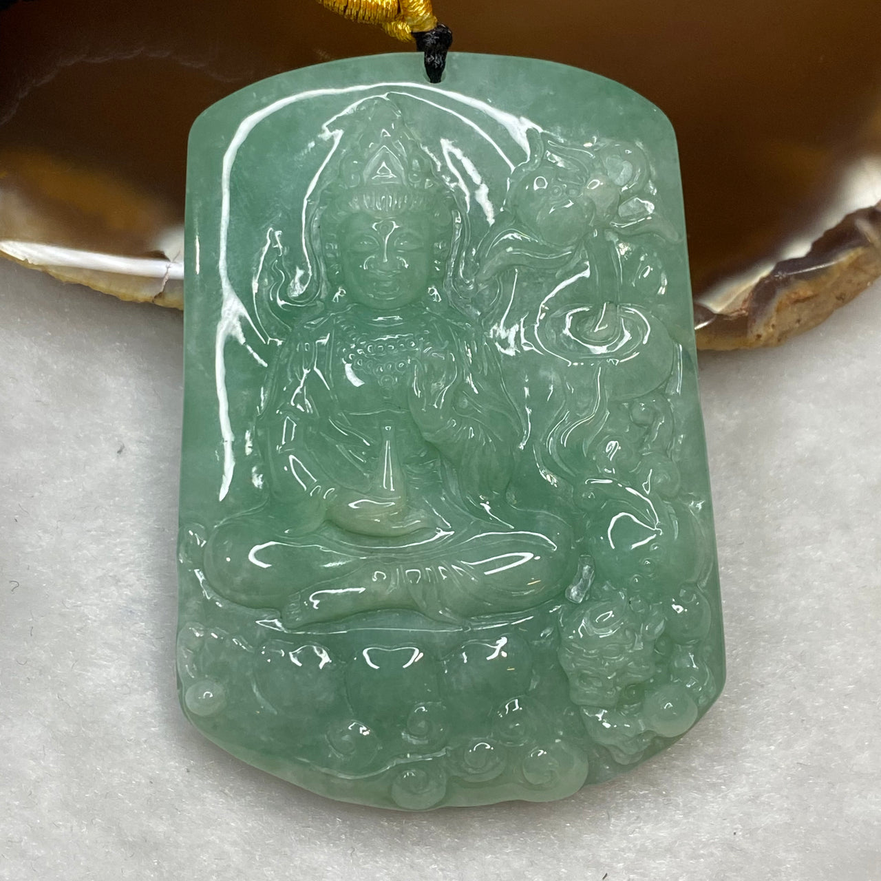 Type A Green Jadeite Guan Yin 70.64g 59.4 by 43.1 by 12.0mm - Huangs Jadeite and Jewelry Pte Ltd