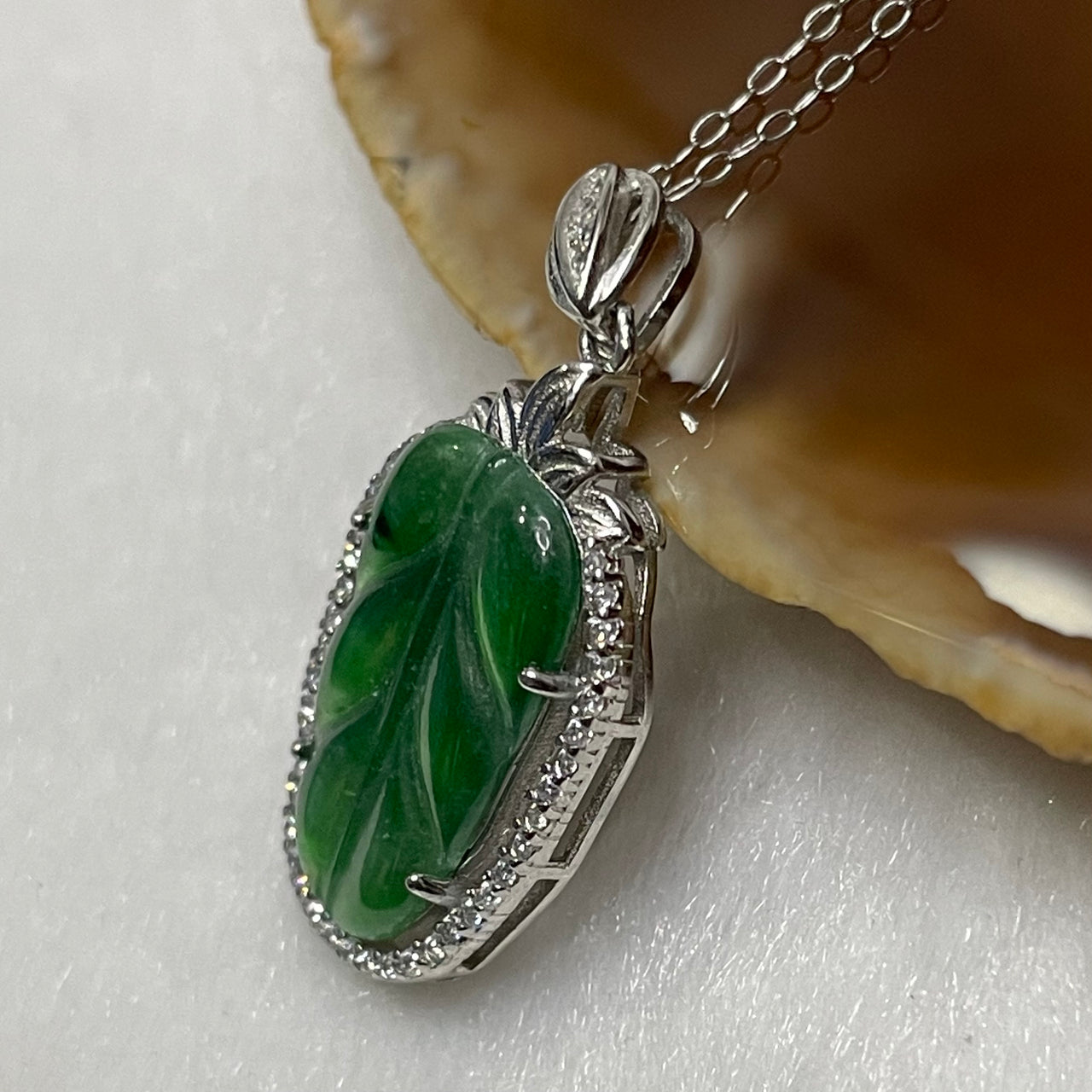 Type A Green Omphacite Jade Jadeite Leaf- 2.53g 30.5 by 14.8 by 4.4mm - Huangs Jadeite and Jewelry Pte Ltd