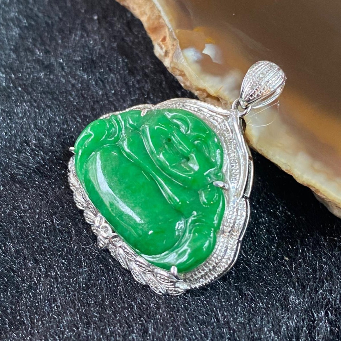 Type A Burmese Jade Jadeite 18k white gold Milo laughing Buddha - 3.40g 28.0 by 24.4 by 6.7mm - Huangs Jadeite and Jewelry Pte Ltd