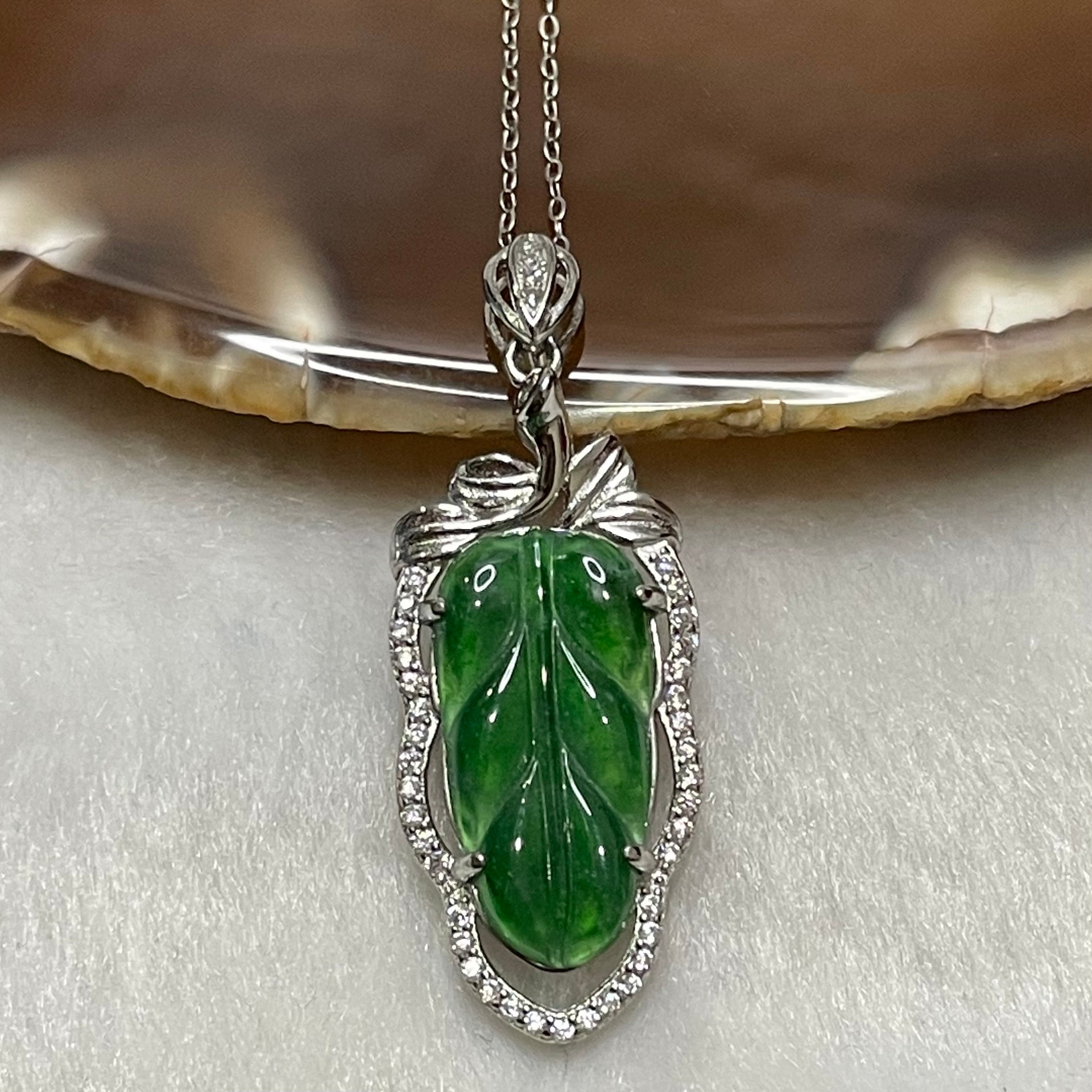 Type A Green Omphacite Jade Jadeite Leaf - 3.24g 38.5 by 14.4 by 5.0mm - Huangs Jadeite and Jewelry Pte Ltd