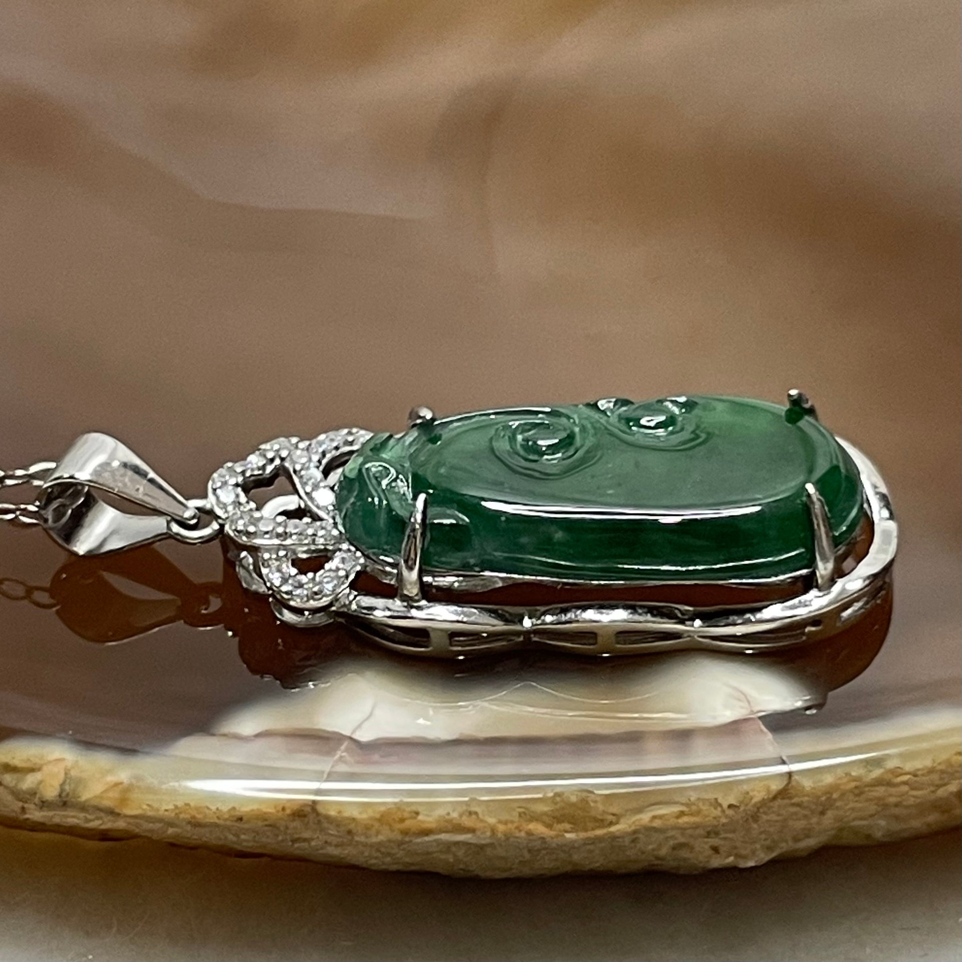 Type A Green Omphacite Jade Jadeite Ruyi - 3.14g 34.7 by 12.0 by 5.6mm - Huangs Jadeite and Jewelry Pte Ltd