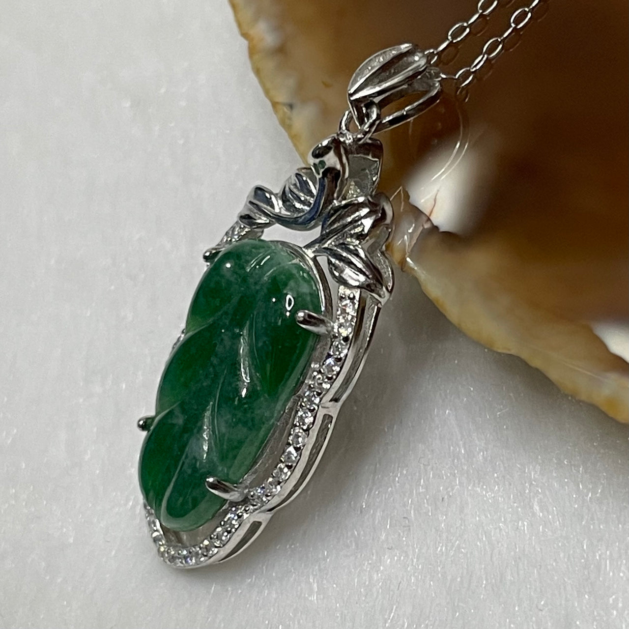 Type A Green Omphacite Jade Jadeite Leaf -3.62g 38.7 by 15.0 by 5.5mm - Huangs Jadeite and Jewelry Pte Ltd