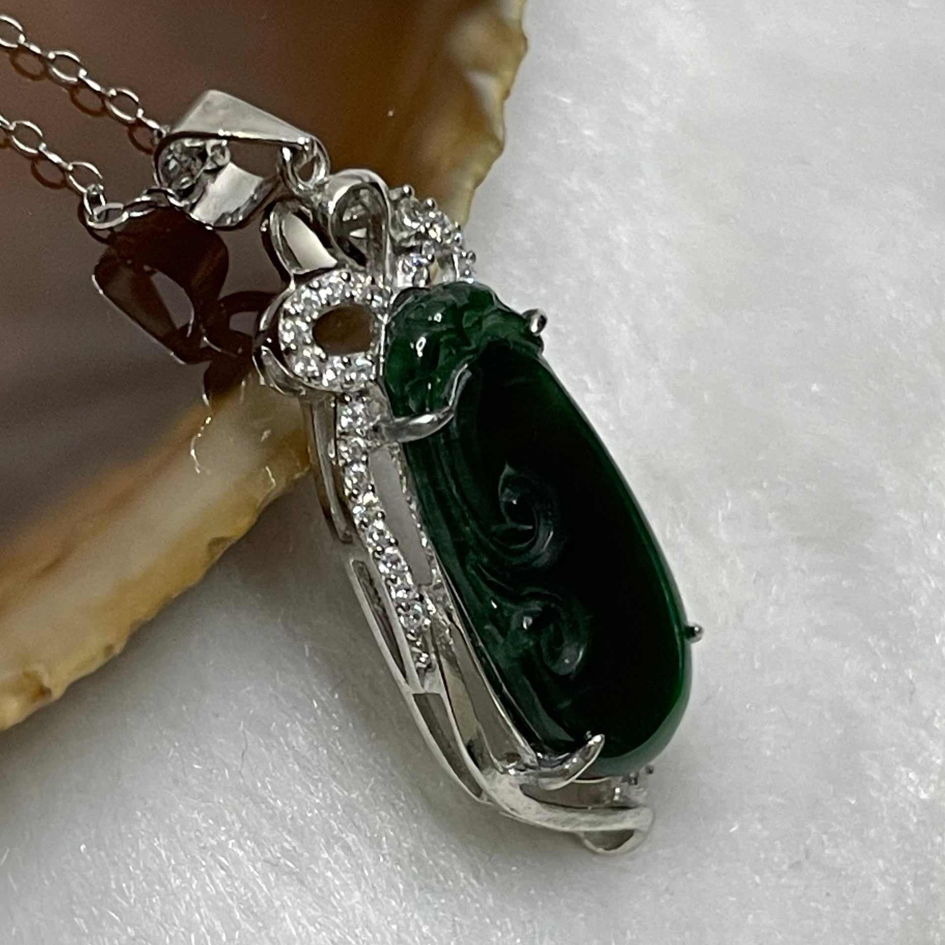 Type A Green Omphacite Jade Jadeite Ruyi - 3.18g 37.0 by 12.7 by 6.3mm - Huangs Jadeite and Jewelry Pte Ltd