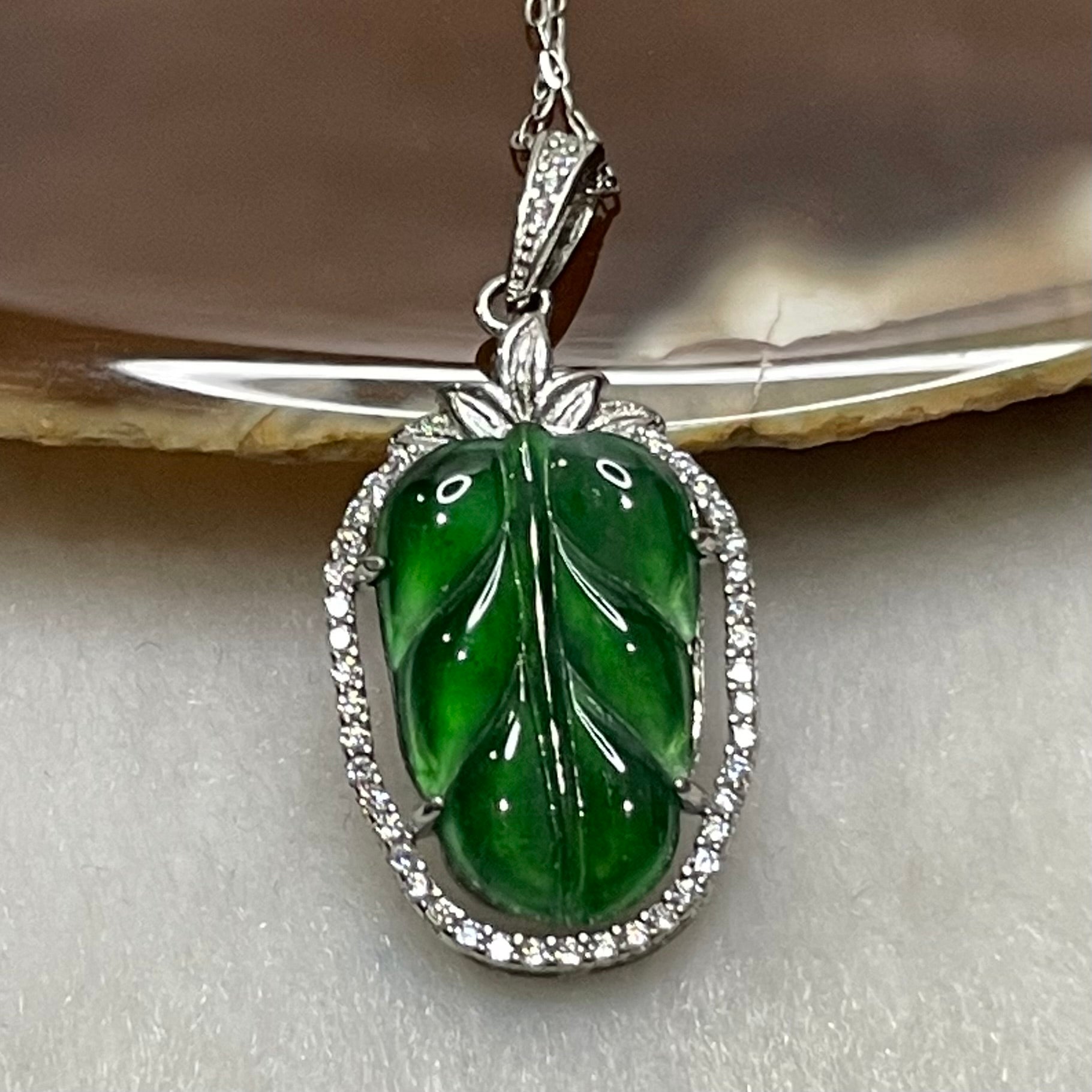 Type A Green Omphacite Jade Jadeite Leaf - 2.53g 30.9 by 14.9 by 4.6mm - Huangs Jadeite and Jewelry Pte Ltd