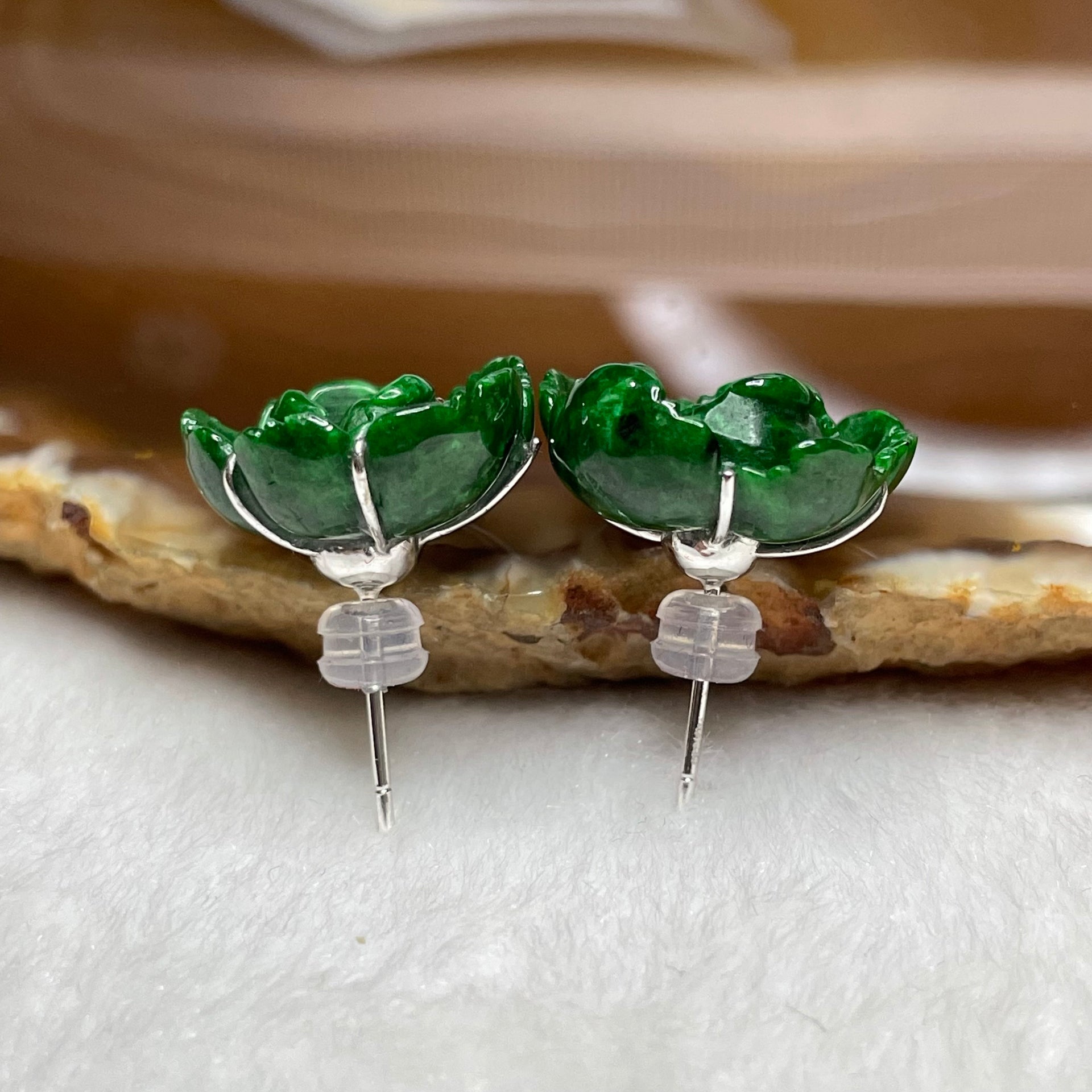 Type A Full Green Old Mine Jade Jadeite Rose 18k White Gold 6.6g 17.5 by 16.1 by 7.9mm - Huangs Jadeite and Jewelry Pte Ltd