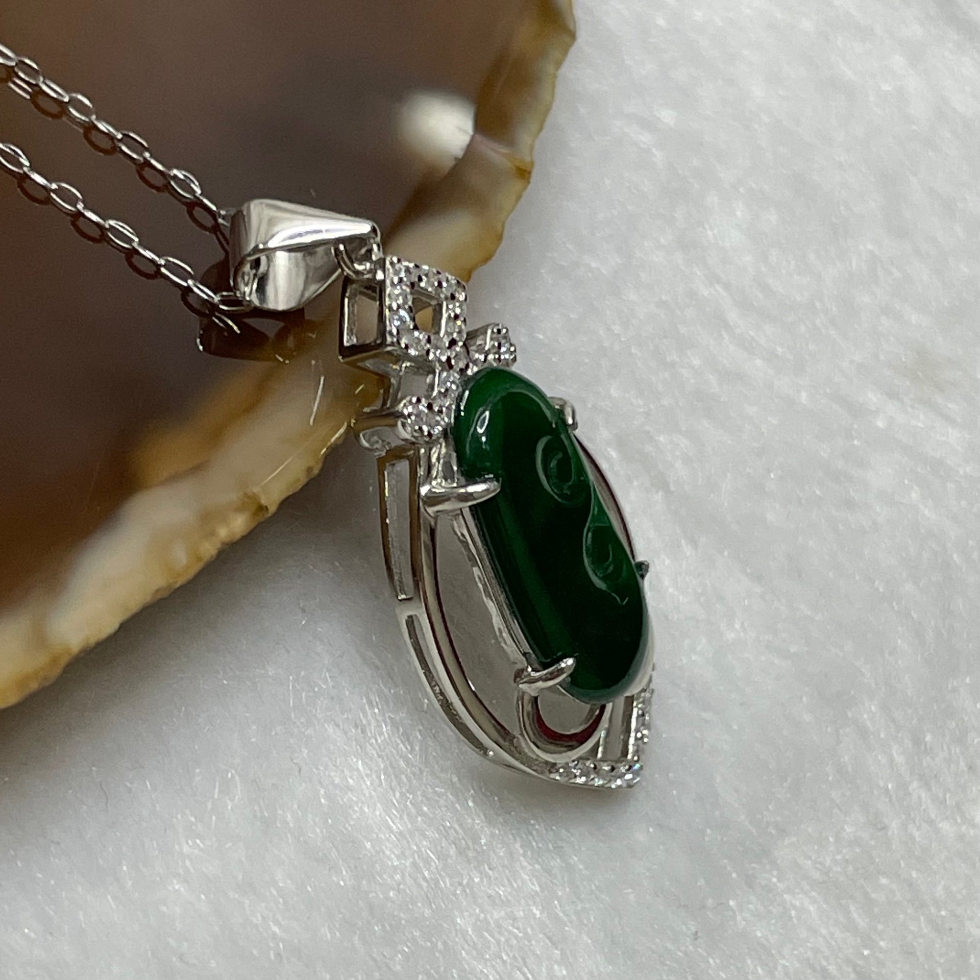 Type A Green Omphacite Jade Jadeite Ruyi -  2.13g 33.8 by 14.2 by 5.4mm - Huangs Jadeite and Jewelry Pte Ltd