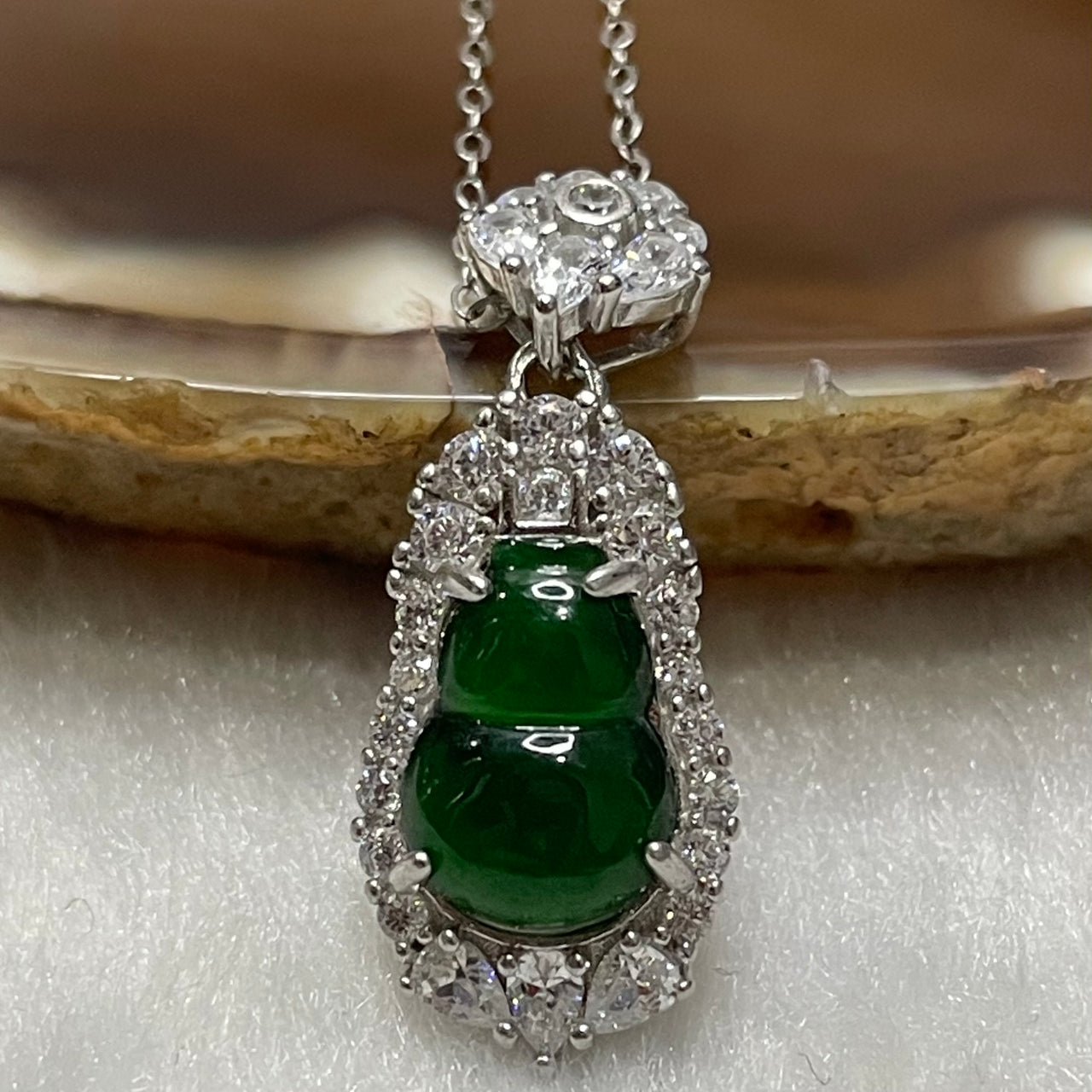 Type A Green Omphacite Jade Jadeite Hulu 2.53g 26.2 by 10.5 by 6.2mm - Huangs Jadeite and Jewelry Pte Ltd