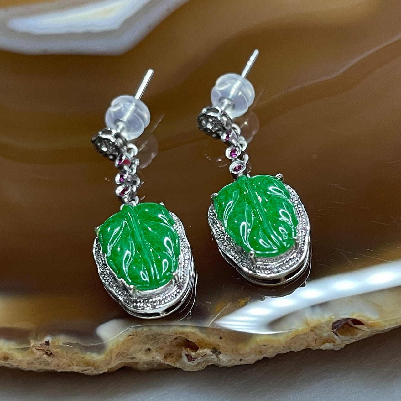 Type A Spicy Full Green Leaf Jade Jadiete 18k White Gold 3.37g 29.6 by 10.6 by 4.7mm - Huangs Jadeite and Jewelry Pte Ltd