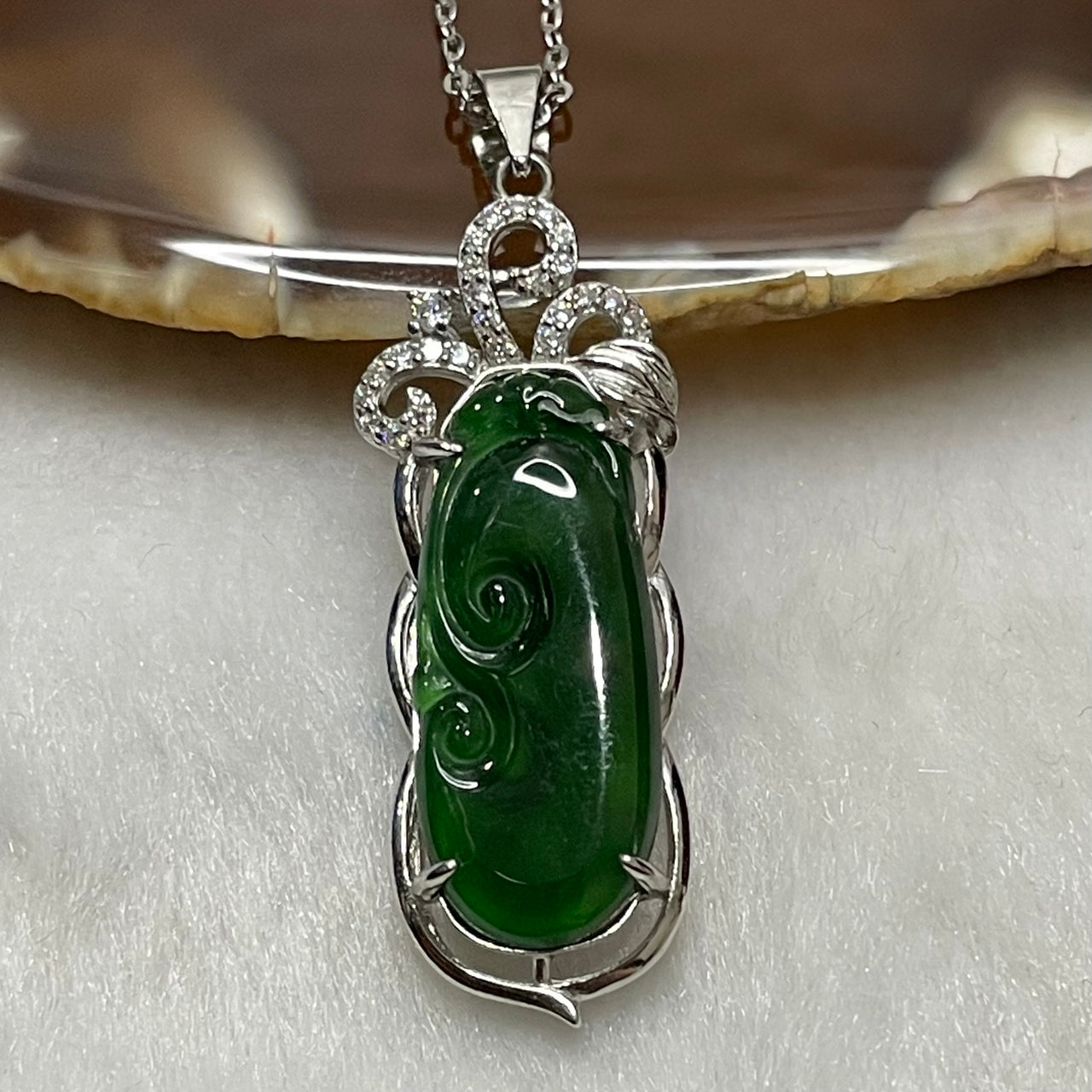 Type A Green Omphacite Jade Jadeite Ruyi - 3.68g 40.5 by 13.0 by 5.3mm - Huangs Jadeite and Jewelry Pte Ltd