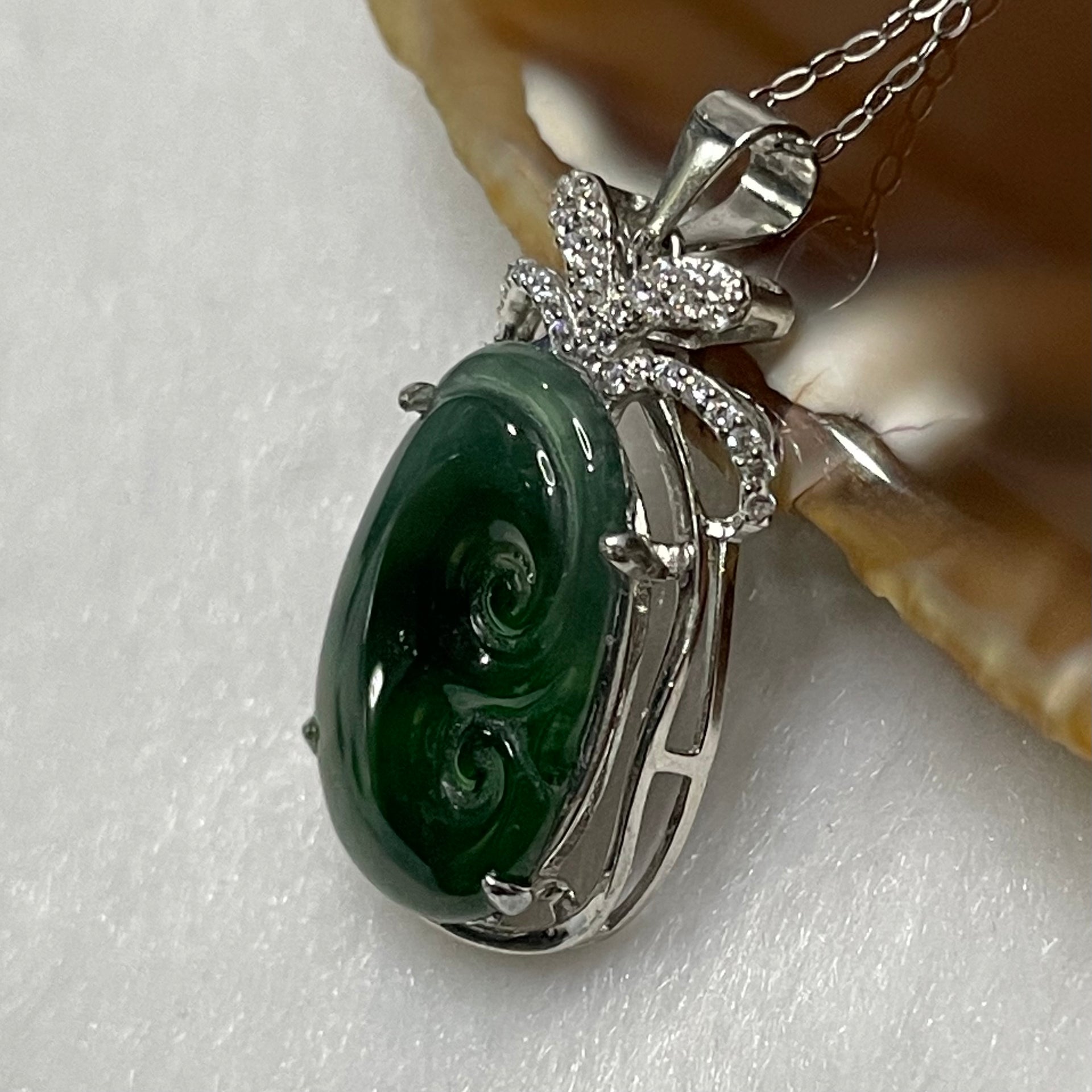 Type A Green Omphacite Jade Jadeite Ruyi - 3.18g 30.6 by 17.5 by 5.8mm - Huangs Jadeite and Jewelry Pte Ltd