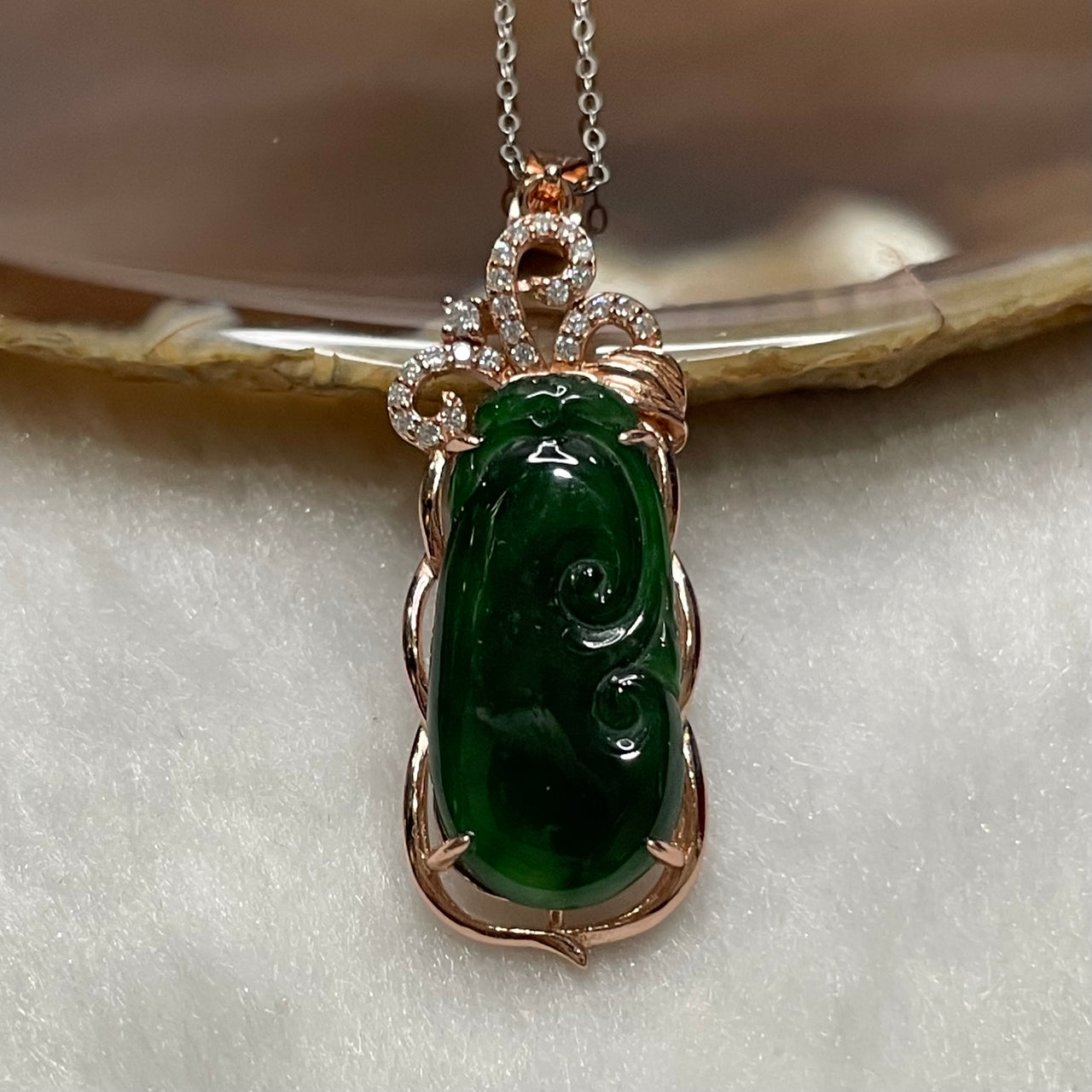 Type A Green Omphacite Jade Jadeite Ruyi - 3.23g 40.0 by 12.8 by 5.6mm - Huangs Jadeite and Jewelry Pte Ltd