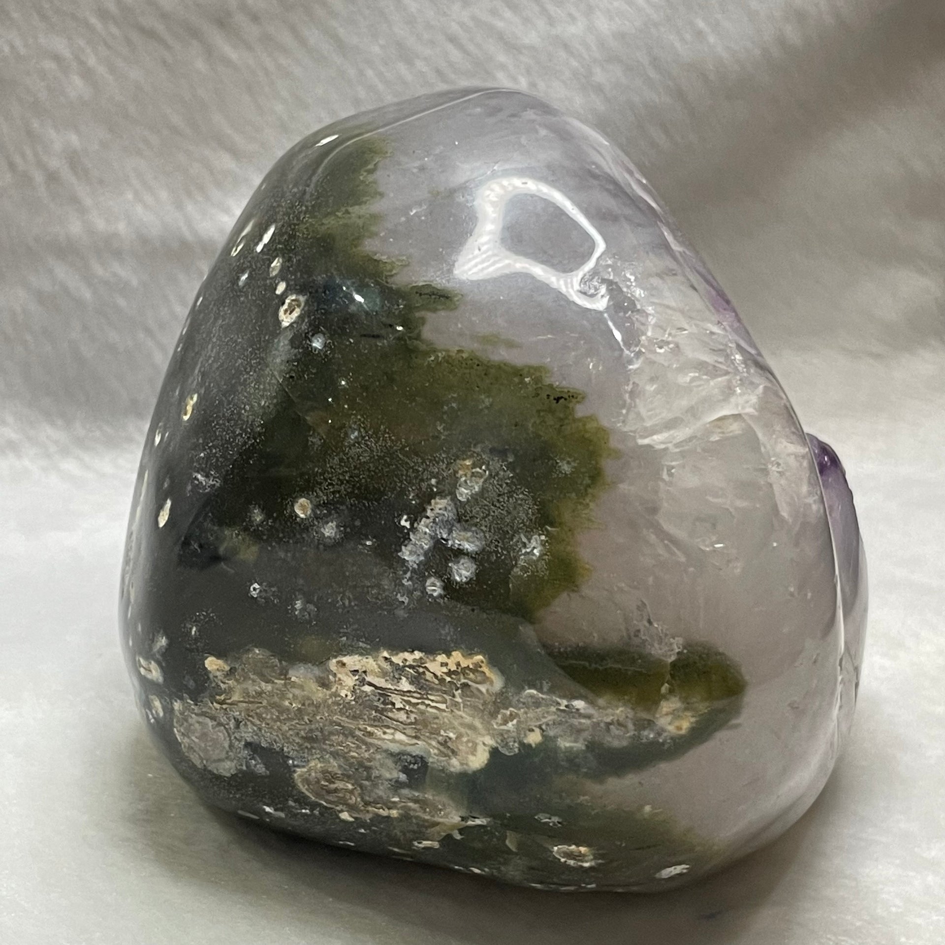 Natural Amethyst Cave - 1635g 122.0 by 116.5 by 41.4mm - Huangs Jadeite and Jewelry Pte Ltd