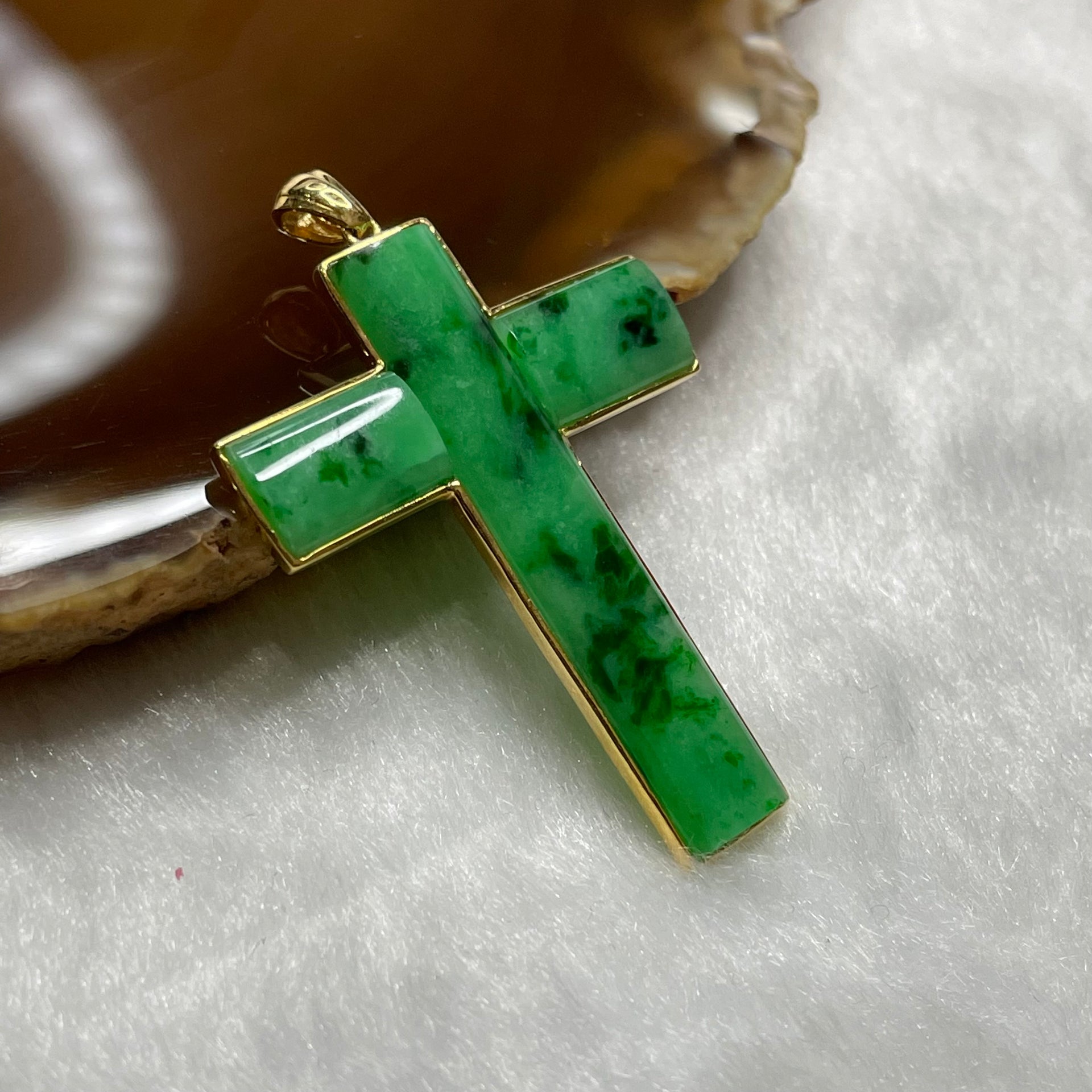 Type A Spicy Green Jade Jadeite Cross 18k Yellow Gold 4.09g 43.8 by 30.0 by 2.7mm - Huangs Jadeite and Jewelry Pte Ltd