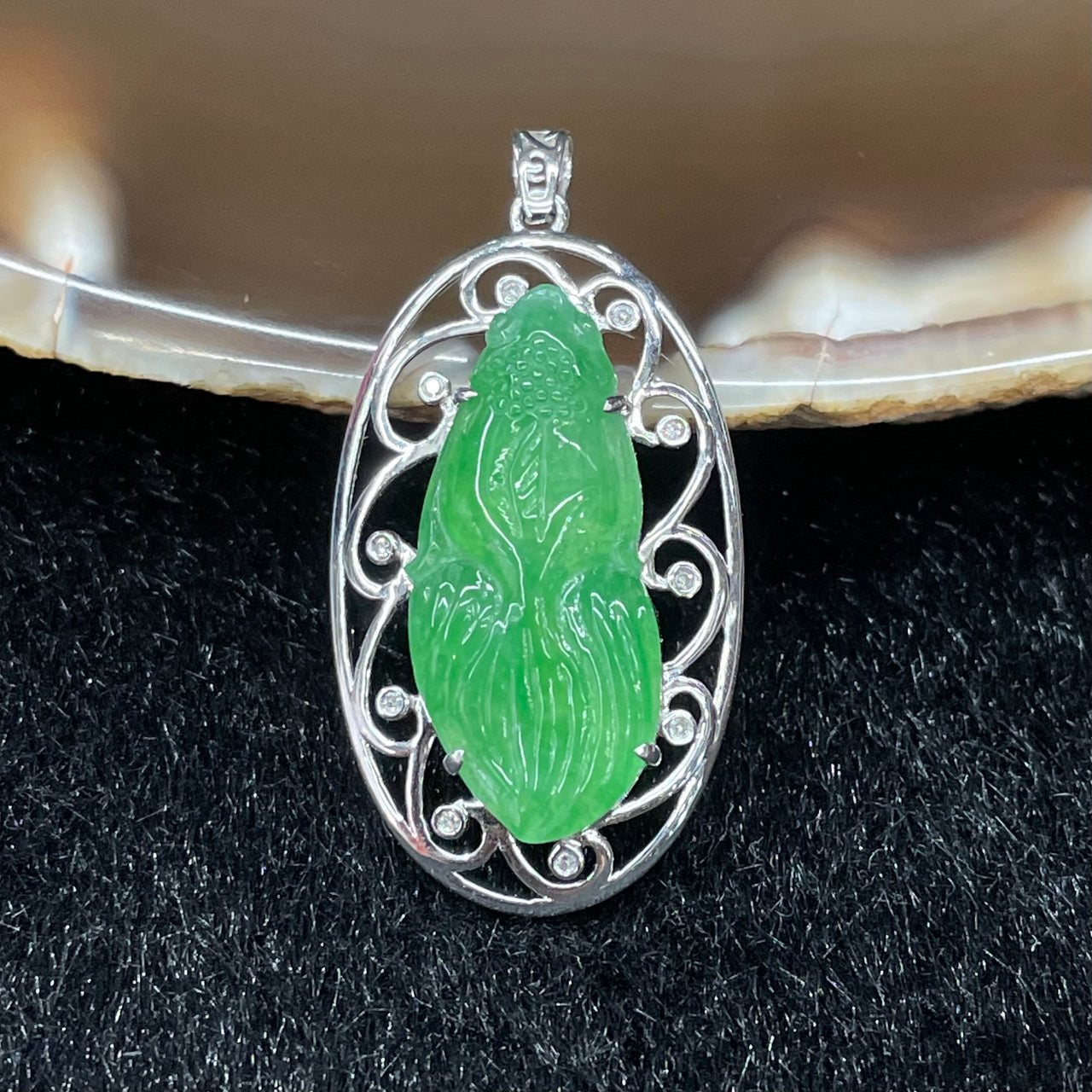 Type A Burmese Jade Jadeite 18k goldfish Pendant - 2.84g 30.2 by 17.1 by 6.1mm - Huangs Jadeite and Jewelry Pte Ltd