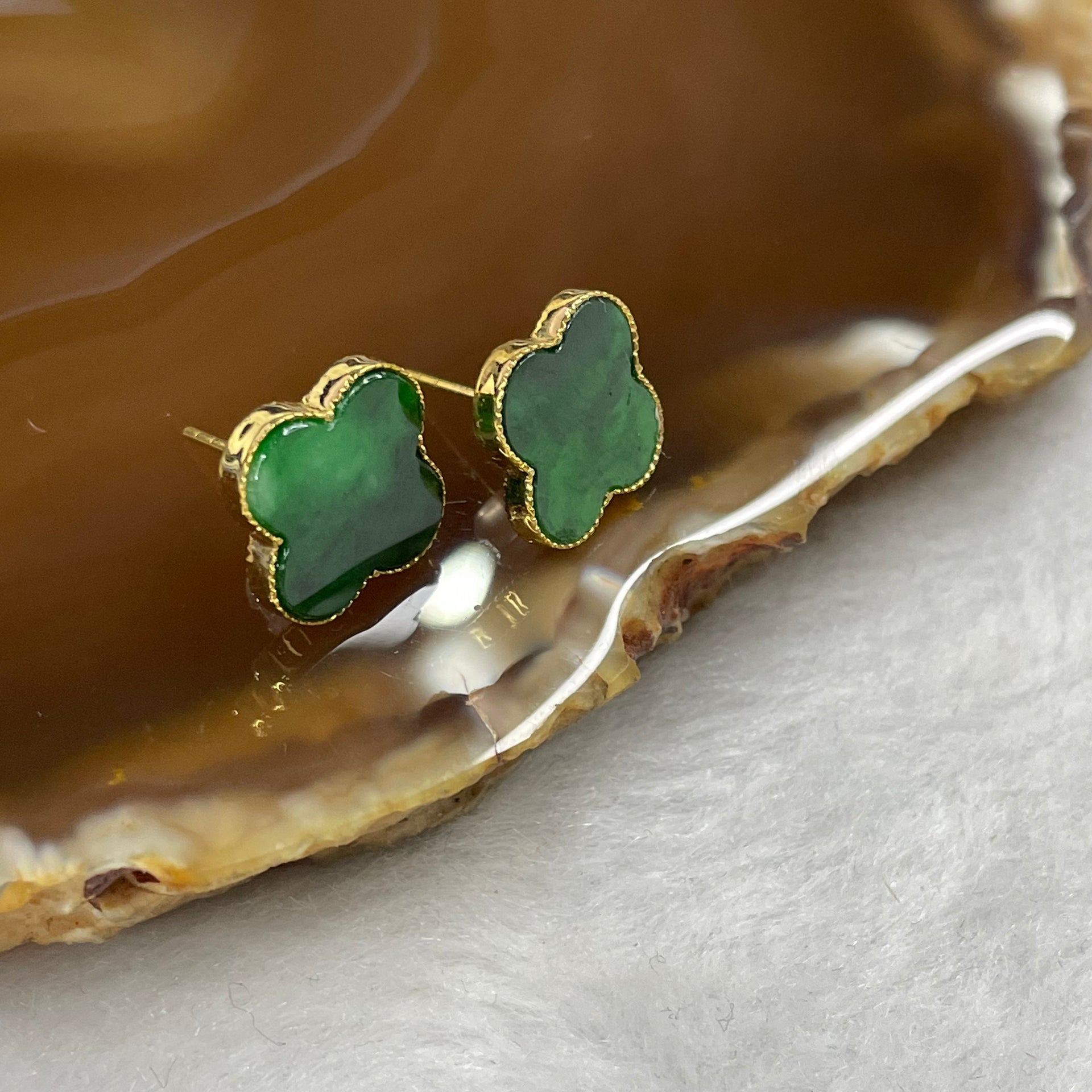 Type A Spicy Green Jade Jadeite Clover 18k Gold Earrings 2.28g 11 by 11 by 1.8mm each - Huangs Jadeite and Jewelry Pte Ltd