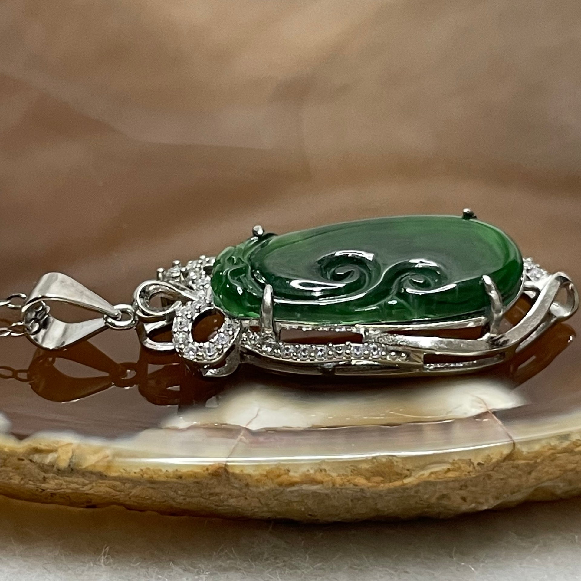 Type A Green Omphacite Jade Jadeite Ruyi - 3.18g 37.0 by 12.7 by 6.3mm - Huangs Jadeite and Jewelry Pte Ltd