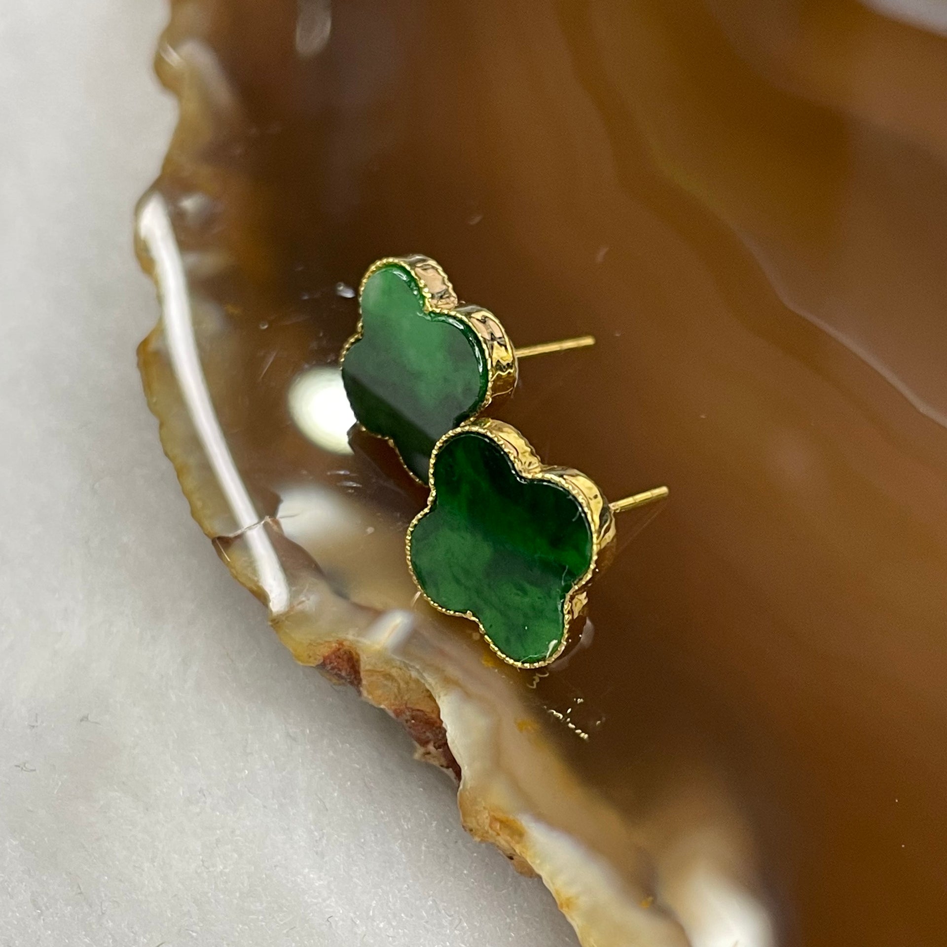 Type A Spicy Green Jade Jadeite Clover 18k Gold Earrings 2.28g 11 by 11 by 1.8mm each - Huangs Jadeite and Jewelry Pte Ltd