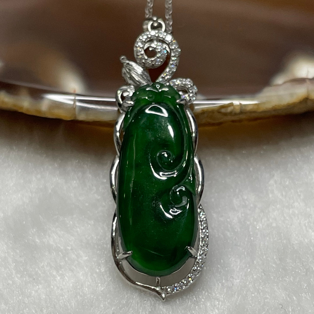 Type A Green Omphacite Jade Jadeite Ruyi - 3.50g 43.8 by 12.8 by 5.5mm - Huangs Jadeite and Jewelry Pte Ltd