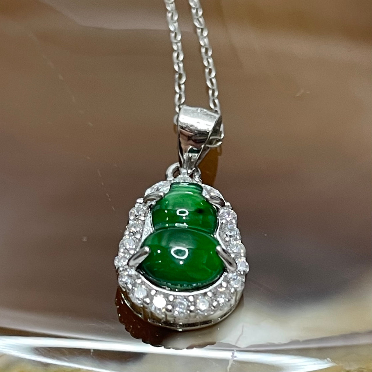 Type A Green Omphacite Jade Jadeite Hulu 1.76g 20.5 by 10.0 by 5.3mm - Huangs Jadeite and Jewelry Pte Ltd